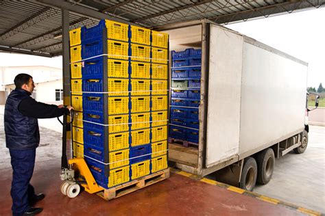 opening boxes at distribution to check temperature of perishables|perishable food storage container.